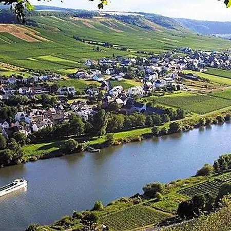 Weingut & Gaestehaus Andreas Erz * Brauneberg