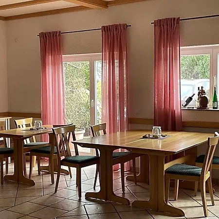 Weingut & Gaestehaus Andreas Erz *